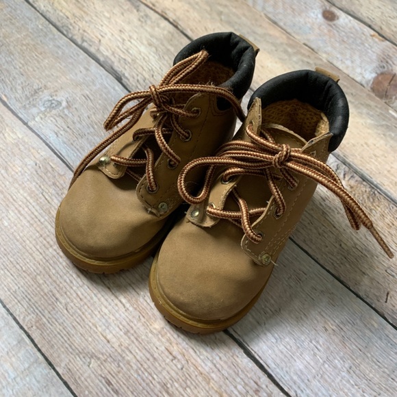 Baby brown lace up boots size 4 - Picture 2 of 6